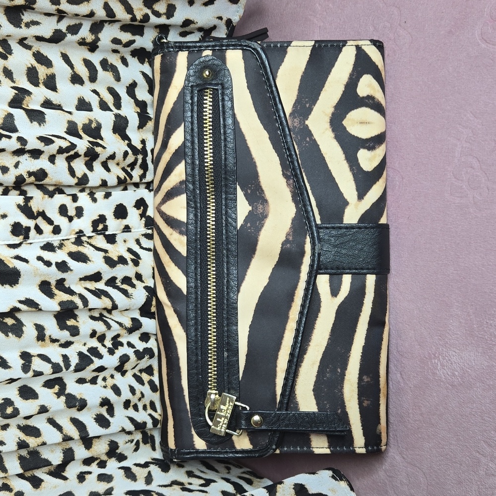 Nicole Miller animal print large wallet cream and black, crossbody bag used